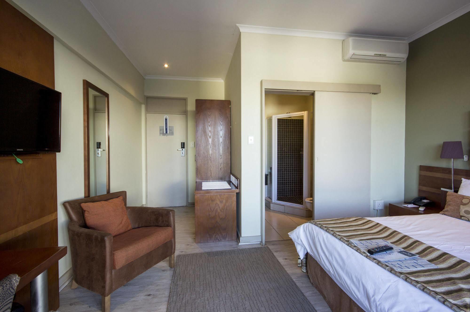Protea Hotel By Marriott Upington Exterior foto